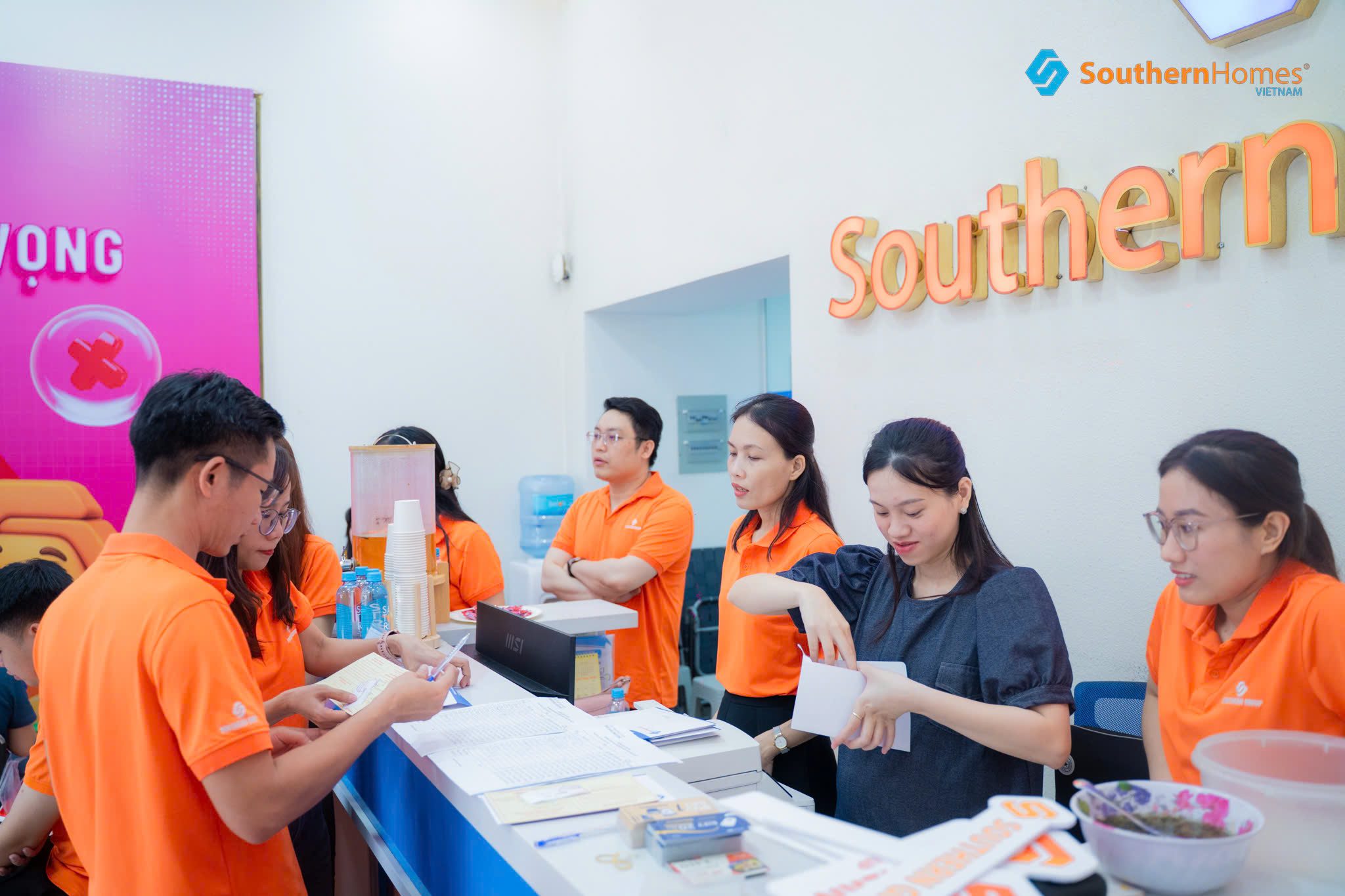 Công tác hướng dẫn quy trình hiến máu đến từ CBNV Southern Group phối hợp với Hội Chữ Thập Đỏ